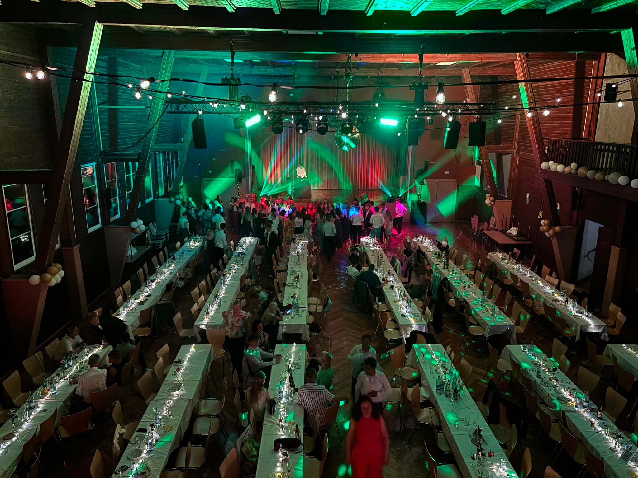 Bühne Aulendorf Stadthalle Lichter Grün